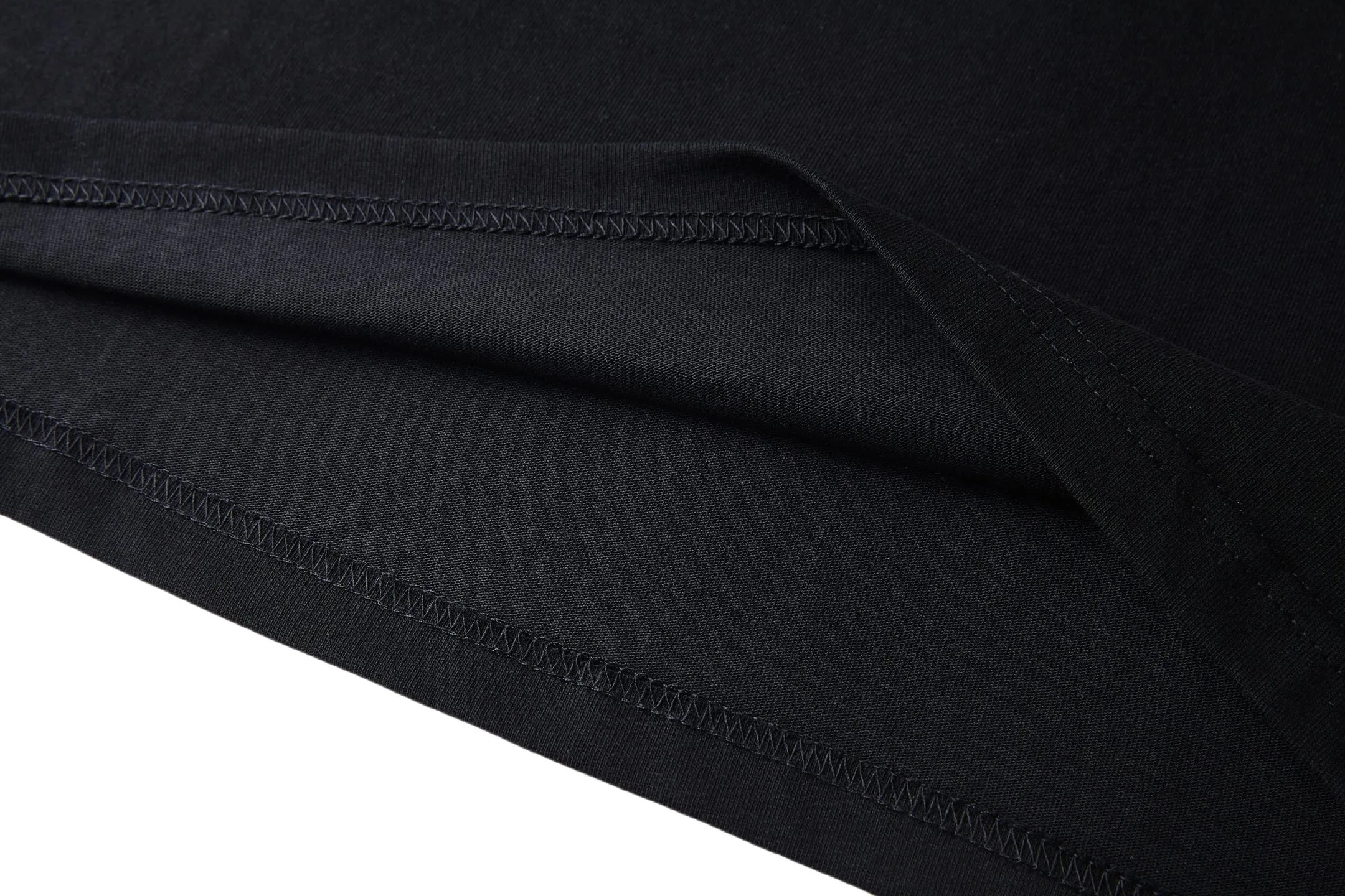 Moncler 26SS （Black） 2,523 ， 16 。 1*1 。 Cowhide Leather ， 。 T ， 。 ， ， Classic ， ， ， ， Same Style ， ， ， ， Same Style。 Size:S-M-L-XL